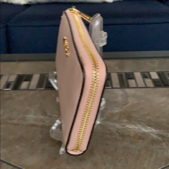 Michael Kors Jet Set Lg Three QTR Zip Wallet - Picture 5 of 16